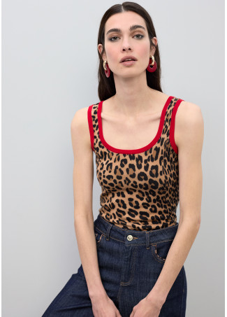 Top con riga rossa a contrasto